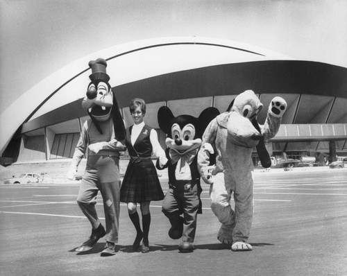 Anaheim Convention Center Receives Visit from Disney Characters. [graphic]