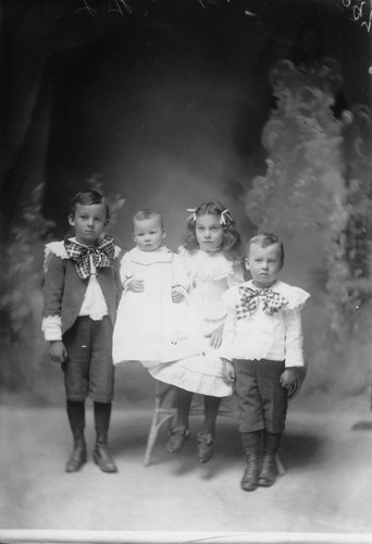 Emrich Lorenz Hein Children, Group Portrait. [graphic]