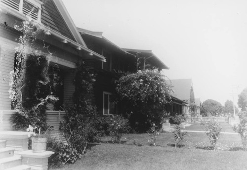 Row of Houses on Broadway, Anaheim. [graphic]