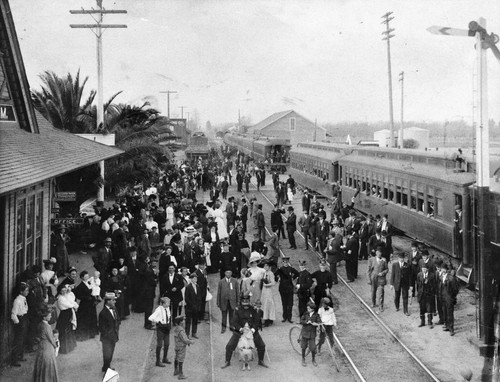 Knights of Pythias at the Santa Fe Railway Station, Anaheim [graphic]