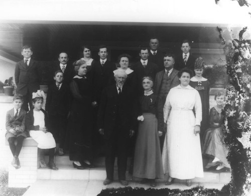 Henry J. Schulte Family, Group Portrait. [graphic]