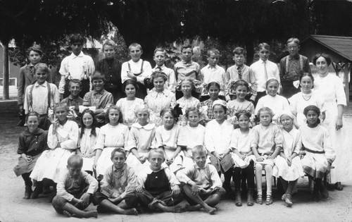 Anaheim Central School, Fifth Grade Class Portrait. [graphic]