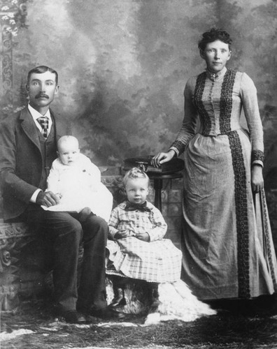 Thyge Anderson Family, Group Portrait. [graphic]