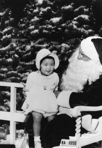 Patti Hirahara visits Santa Claus, Anaheim [graphic]