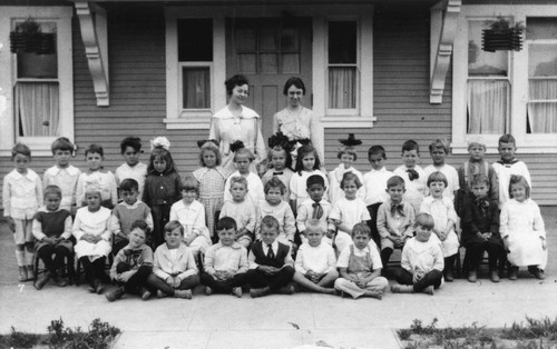 Broadway School, Kindergarten Class [graphic]