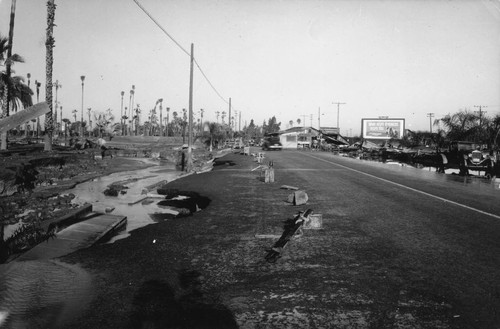 Flood of 1938, North Los Angeles Street at La Palma Park, Anaheim [graphic]