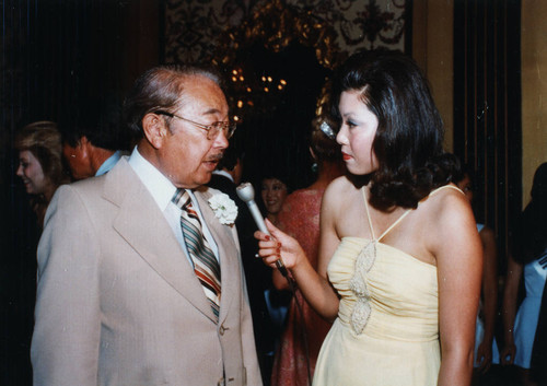 Patti Hirahara Interviewing U.S. Senator S.I. Hayakawa [graphic]