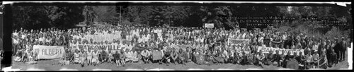 Group portrait of the attendees of the 1933 Epworth League Institute meeting at Monte Toyon