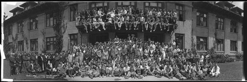 Group portrait of students at College of the Pacific on Arbor Day