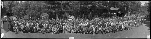 Group portrait of the attendees of the 1943 Mount Hermon Baptist Bible Conference