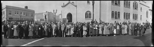 First Baptist Church attendees on East San Antonio Street