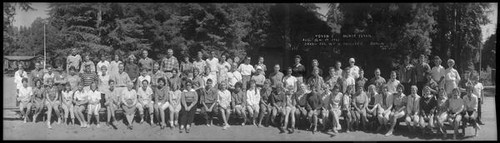 Group portrait of the attendees of Toyon I at Monte Toyon in Aptos, California