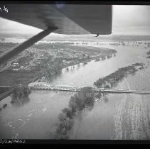 Aerials of American River flood November 19, 1950 - High water under H Street Bridge