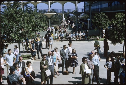 Parents and students at UCSD Welcome Day event