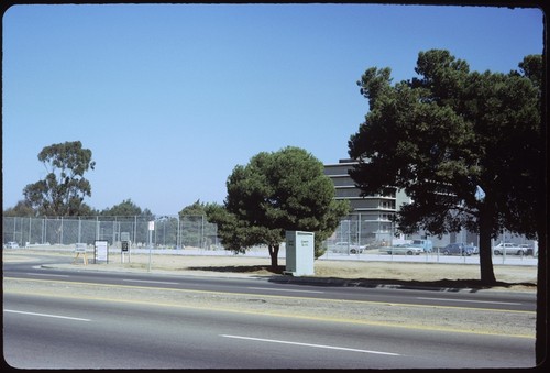 North Torrey Pines road with Urey Hall in the distance