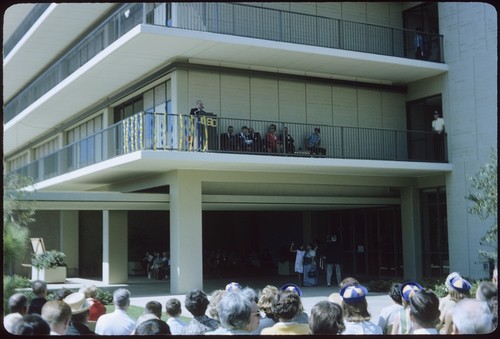 Parents and students at UCSD Welcome Day event