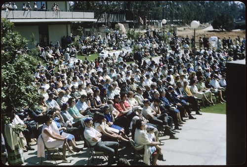 Parents and students at UCSD Welcome Day event