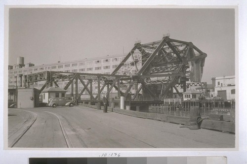 Bascule Bridge at 3rd [i.e. Third] St., largest bascule bridge in world, called Third & Channel St. Bridge. 1945