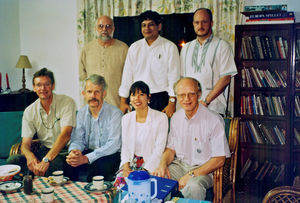 Bestyrelsesmøde i UMB International, Dhaka, Bangladesh, 3. marts 1999. Bestyrelsen - siddende fra venstre: Hans-Olov Green (InterAct), Peter Quesenberry (WC), Margrethe Kleiber (ELCA) og Jørgen Nørgaard Pedersen (DSM). Country managers - stående fra venstre: Edd Scott (ELCA), Prodip Dowa (WC) og Tage Holmann Sørensen (DSM). UMB International er en samarbejdsaftale om missions- og udviklingsarbejde i Bangladesh, som blev indgået i 1998 mellem Dansk Santalmission/Danmission, den kirkelige udviklingsorganisation, World Concern/WC, samt Den Lutherske Kirke i USA/ELCA. (UMB står for det bengalske ’Unnoyan Moitry Bangladesh’, som betyder ’Udvikling, venskab, Bangladesh’)