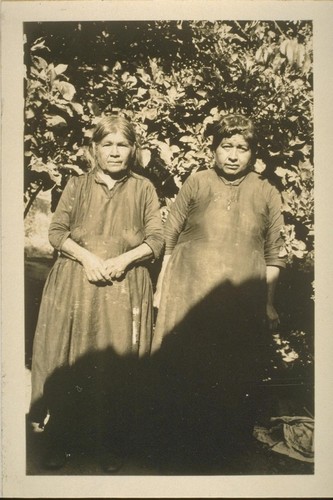 Old Louisa and daughter; Tule River, Calif.; 11 June 1932; 4 prints, 4 negatives