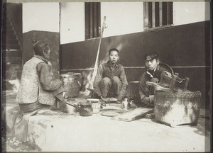 Peripatetic handworkers making (or repairing) objects of tin