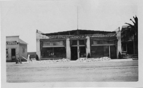 Inglewood's Furniture Store After the Earthquake
