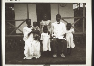 Lehrer Ekwala mit Familie