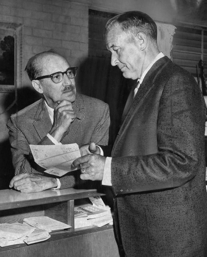 Groucho Marx gets Social Security check