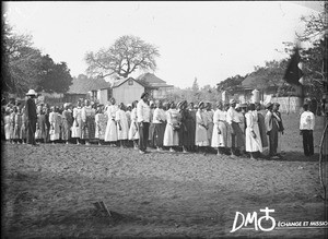 Procession of African girls, Maputo, Mozambique, ca. 1901-1915