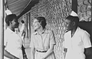 Nordveststiftet, Tanzania, 1983. Missionær og leder af Ndolage Sygeplejeskole, Rigmor Madsen i midten