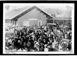 Citrus Fair goers at the Cloverdale train station