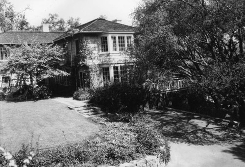 Ring residence in Pasadena, view 2