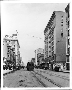 View of Broadway looking north from Seventh Street, Los Angeles, ca.1907