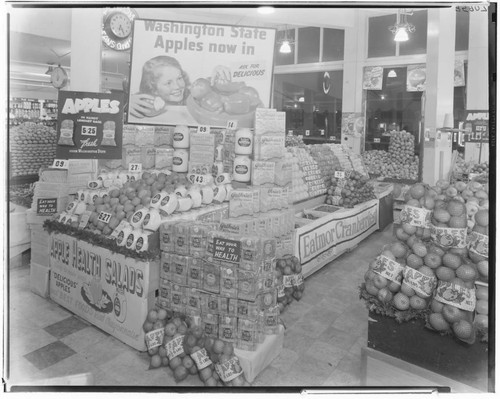Ralph's Grocery apple display, 181 North Lake, Pasadena. 1939