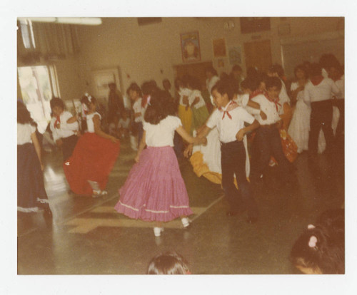 Aeolian Elementary School folklorico dance, Los Nietos, California