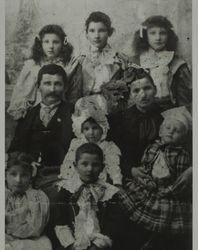 Portrait of the Masciorini family about 1900