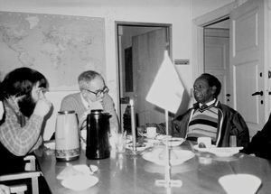 Besøg af biskop Munshi M. Tudu, NELC (Northern Evangelical Lutheran Church), Nordindien. I samtale med pastor Ole Christiansen, 1975