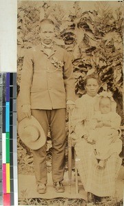 Ramavo with his family, Faravohitra, Antsirabe, Madagascar, ca.1900