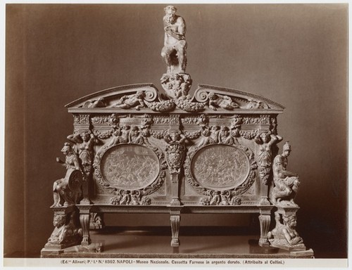 Pe. Ia. No. 11302. Napoli - Museo Nazionale. Cassetta Farnese in argento dorato. (Attribuita al Cellini.)