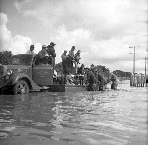 1938 flood, Placentia Orchard Co. (S. Chapman)