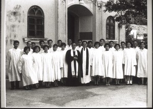 Singing group with the Pastors Song and Tung Shu Kee, April 1959