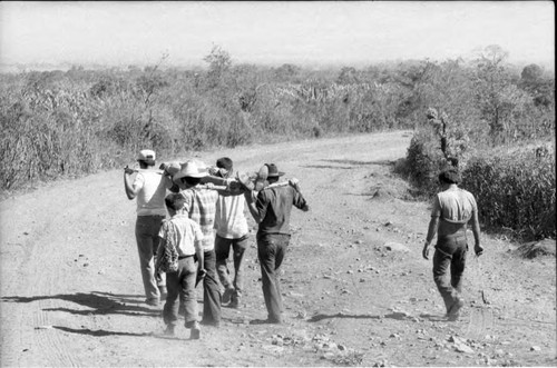 Four campesinos carry a dead body, Usulután, 1983