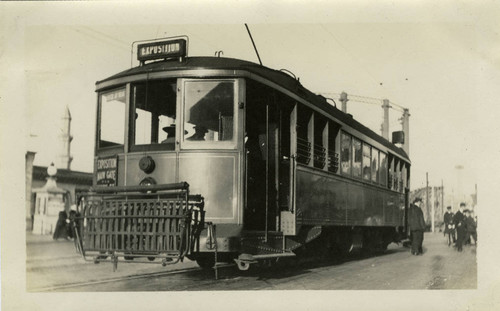 A rail line provides transportation for the 1915 Panama-Pacific International Exposition [photograph]
