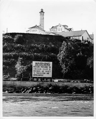 [Warning sign at Alcatraz Island Federal Penitentiary]