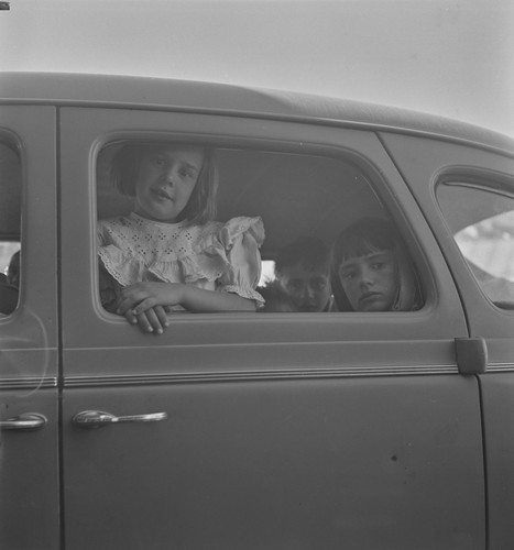 Children in a car, Farmers Market