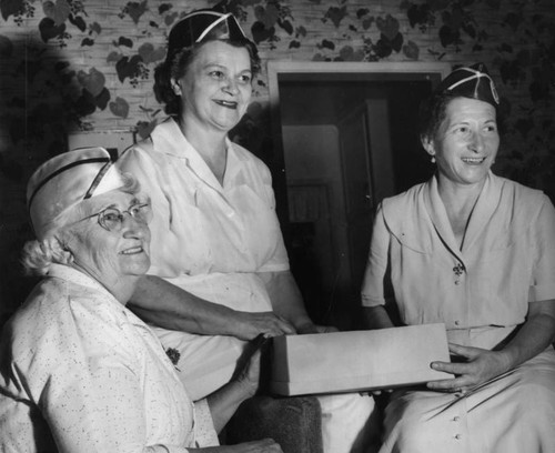 World War II Mothers entertain vets