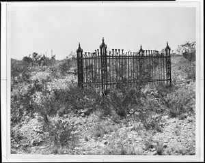 An unidentified grave at the Boot Hill Cemetery in Tombstone, Arizona, ca.1929