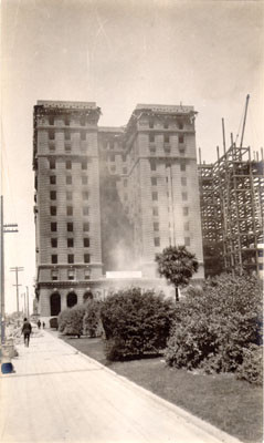 [St. Francis Hotel after the earthquake and fire of April, 1906]