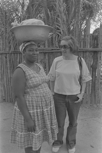 Nina S. de Friedemann and woman talking in the street, San Basilio de Palenque, ca. 1978