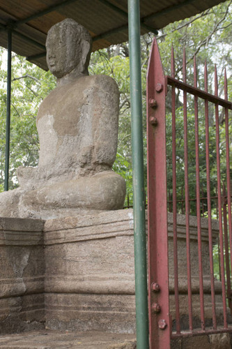 Bodhi-Tree Shrine III: Buddha statue at Āsanaghara